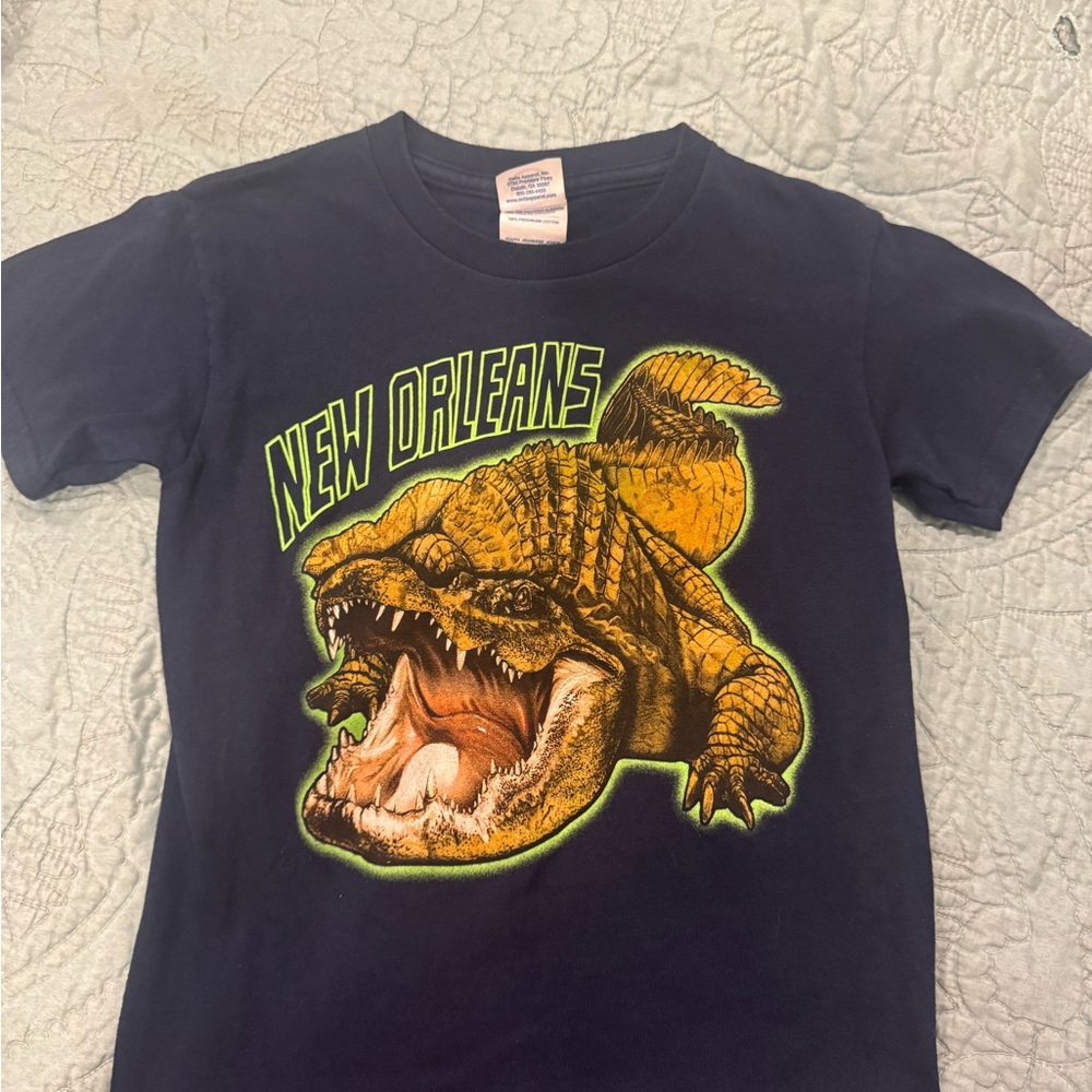 Delta Pro Weight Youth Small “New Orleans Alligator” Graphic Tee